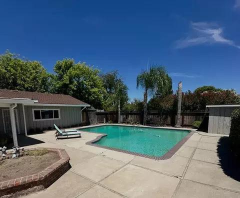 Exterior - 404 Robin Hood, Modesto, CA 95350 photo 8 of 9