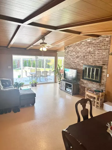 Living - 404 Robin Hood, Modesto, CA 95350 photo 1 of 3