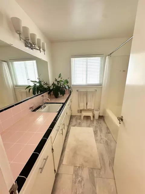 Bath - 404 Robin Hood, Modesto, CA 95350 photo 3 of 3