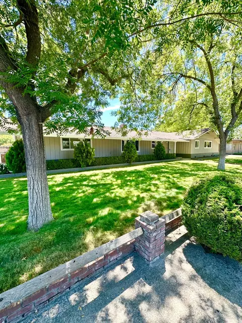 Exterior - 404 Robin Hood, Modesto, CA 95350 photo 3 of 9