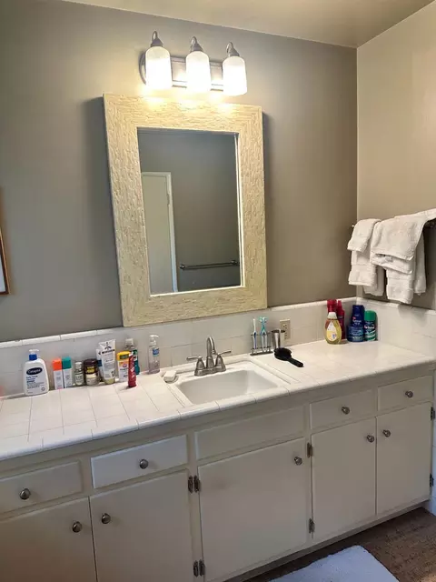 Bath - 404 Robin Hood, Modesto, CA 95350 photo 1 of 3