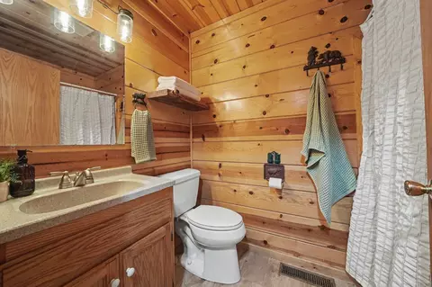 Bath - 19720 Bear Ct, Volcano, CA 95689 photo 1 of 2