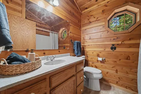 Bath - 19720 Bear Ct, Volcano, CA 95689 photo 2 of 2