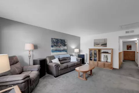 Living - 201 Bruce Ct, Modesto, CA 95350 photo 2 of 3