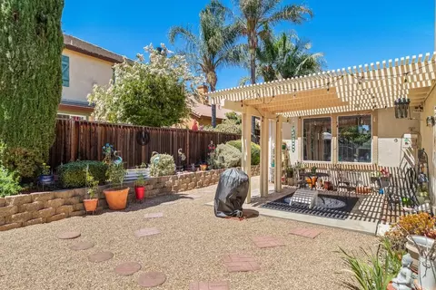 Exterior - 521 Mcdowell Way, Tracy, CA 95377 photo 11 of 17