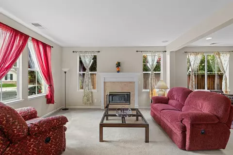 Living - 521 Mcdowell Way, Tracy, CA 95377 photo 1 of 3