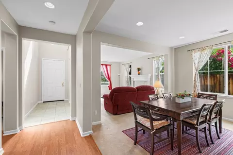 Entry Way - 521 Mcdowell Way, Tracy, CA 95377 photo 4 of 8