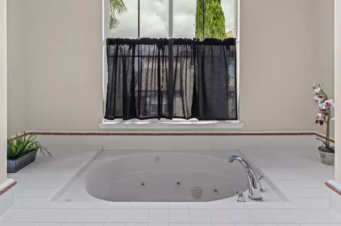 Bath - 521 Mcdowell Way, Tracy, CA 95377 photo 5 of 5