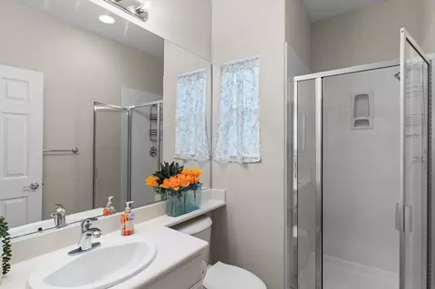 Bath - 521 Mcdowell Way, Tracy, CA 95377 photo 1 of 5