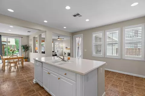 Kitchen - 521 Mcdowell Way, Tracy, CA 95377 photo 6 of 6