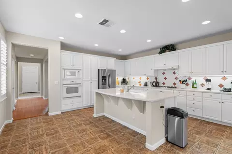 Kitchen - 521 Mcdowell Way, Tracy, CA 95377 photo 2 of 6