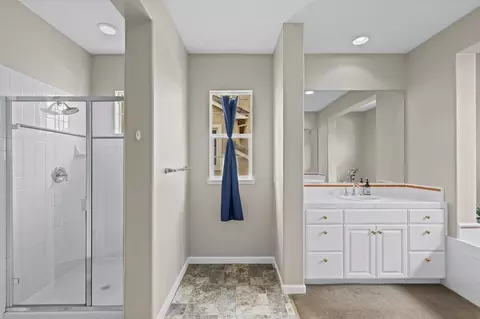 Bath - 521 Mcdowell Way, Tracy, CA 95377 photo 3 of 5