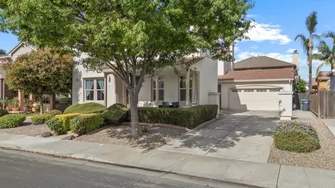 Exterior - 521 Mcdowell Way, Tracy, CA 95377 photo 4 of 17