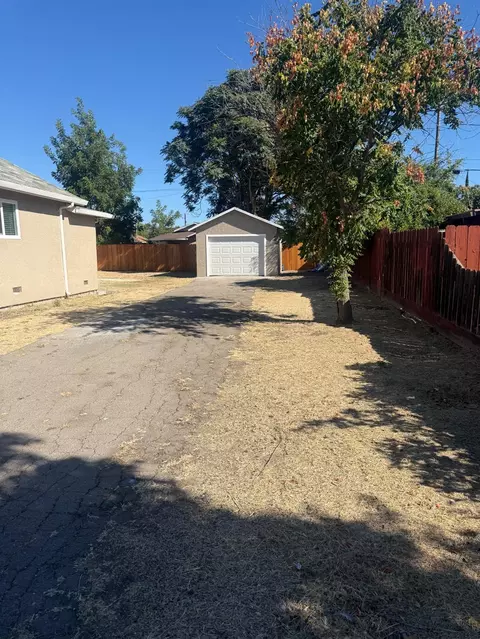 Exterior - 2217 E Hazelton Ave, Stockton, CA 95205 photo 3 of 8