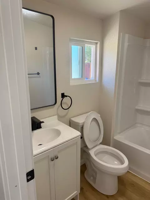 Bath - 2217 E Hazelton Ave, Stockton, CA 95205 photo 1 of 1