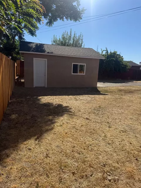 Exterior - 2217 E Hazelton Ave, Stockton, CA 95205 photo 6 of 8