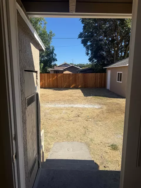 Exterior - 2217 E Hazelton Ave, Stockton, CA 95205 photo 5 of 8