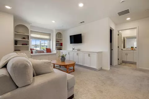 Entry Way - 6422 Maple Leaf Ln, Riverbank, CA 95367 photo 8 of 12