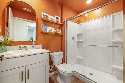 Bath - 6422 Maple Leaf Ln, Riverbank, CA 95367 photo 1 of 3