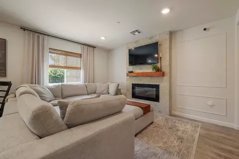 Living - 6422 Maple Leaf Ln, Riverbank, CA 95367 photo 2 of 4