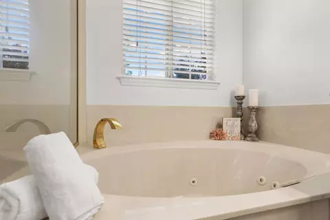 Bath - 728 Vermeulen Dr, Ripon, CA 95366 photo 3 of 6