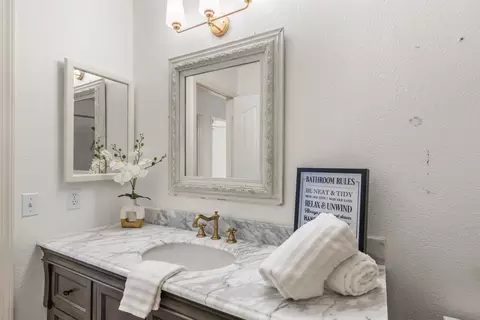 Bath - 728 Vermeulen Dr, Ripon, CA 95366 photo 6 of 6