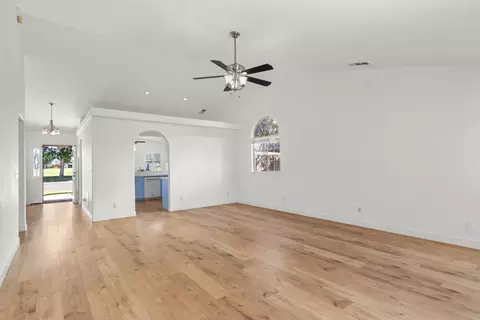 Living - 728 Vermeulen Dr, Ripon, CA 95366 photo 4 of 5