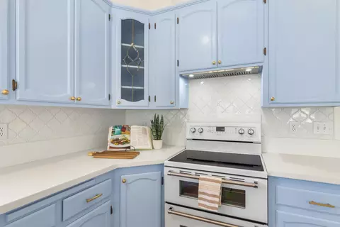 Kitchen - 728 Vermeulen Dr, Ripon, CA 95366 photo 2 of 5