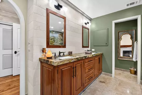 Bath - 230 Laurelwood Ln, Ripon, CA 95366 photo 3 of 5