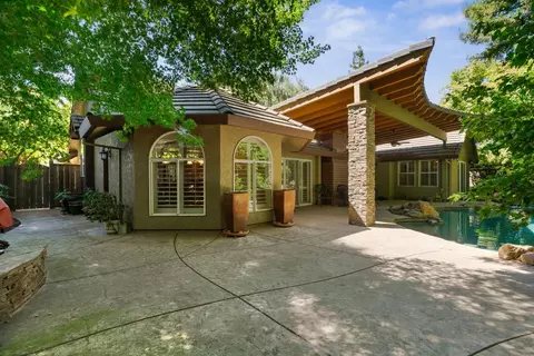 Exterior - 230 Laurelwood Ln, Ripon, CA 95366 photo 5 of 6