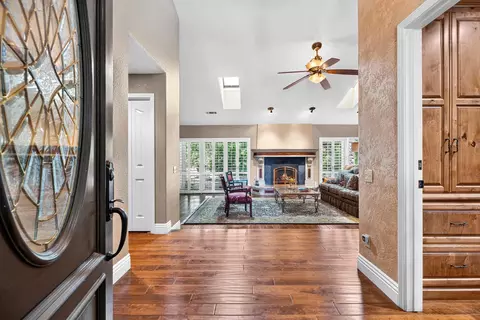 Entry Way - 230 Laurelwood Ln, Ripon, CA 95366 photo 2 of 5