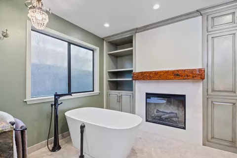 Bath - 230 Laurelwood Ln, Ripon, CA 95366 photo 5 of 5