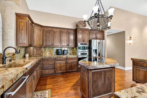 Kitchen - 230 Laurelwood Ln, Ripon, CA 95366 photo 4 of 6