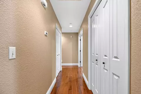 Entry Way - 230 Laurelwood Ln, Ripon, CA 95366 photo 4 of 5