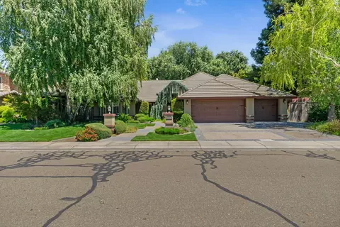 Exterior - 230 Laurelwood Ln, Ripon, CA 95366 photo 2 of 6