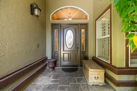 Entry Way - 230 Laurelwood Ln, Ripon, CA 95366 photo 1 of 5