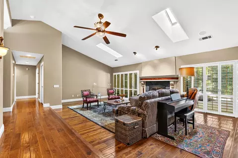 Entry Way - 230 Laurelwood Ln, Ripon, CA 95366 photo 3 of 5