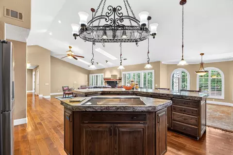 Kitchen - 230 Laurelwood Ln, Ripon, CA 95366 photo 5 of 6
