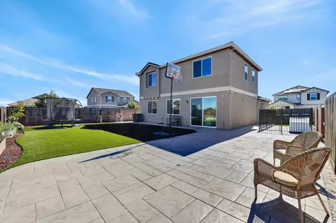 8285 Courage Dr, Sacramento, CA 95829