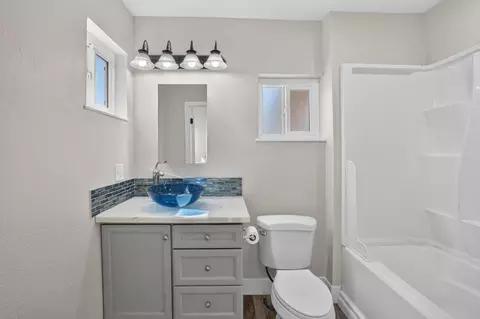 Bath - 9436 Pershing Ave, Orangevale, CA 95662 photo 1 of 4