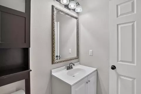 Bath - 9436 Pershing Ave, Orangevale, CA 95662 photo 4 of 4