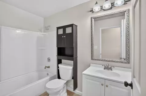 Bath - 9436 Pershing Ave, Orangevale, CA 95662 photo 3 of 4