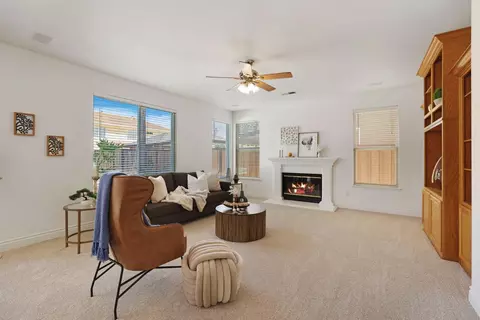 Living - 305 Christopher Michael Ln, Tracy, CA 95377 photo 5 of 6