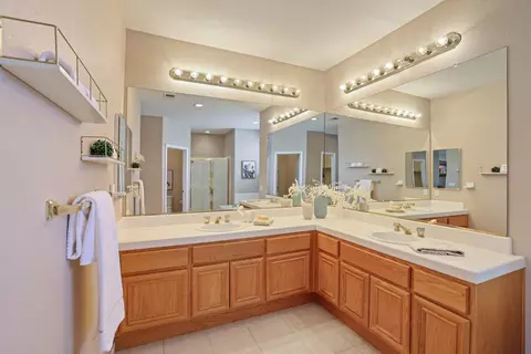 Bath - 305 Christopher Michael Ln, Tracy, CA 95377 photo 2 of 7