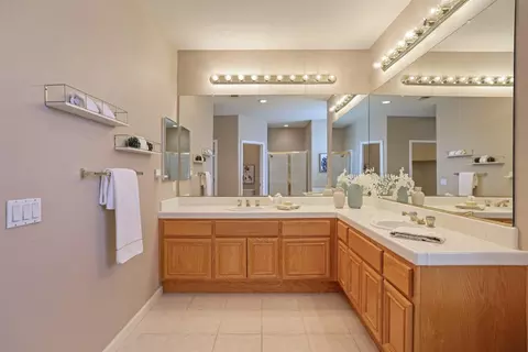 Bath - 305 Christopher Michael Ln, Tracy, CA 95377 photo 3 of 7