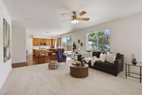 Living - 305 Christopher Michael Ln, Tracy, CA 95377 photo 4 of 6