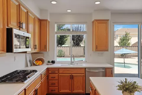 Kitchen - 305 Christopher Michael Ln, Tracy, CA 95377 photo 3 of 5