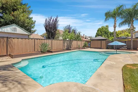 Exterior - 305 Christopher Michael Ln, Tracy, CA 95377 photo 9 of 12