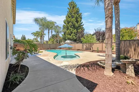 Exterior - 305 Christopher Michael Ln, Tracy, CA 95377 photo 7 of 12
