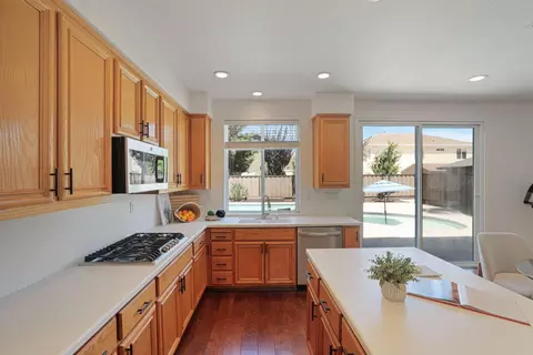 Kitchen - 305 Christopher Michael Ln, Tracy, CA 95377 photo 2 of 5